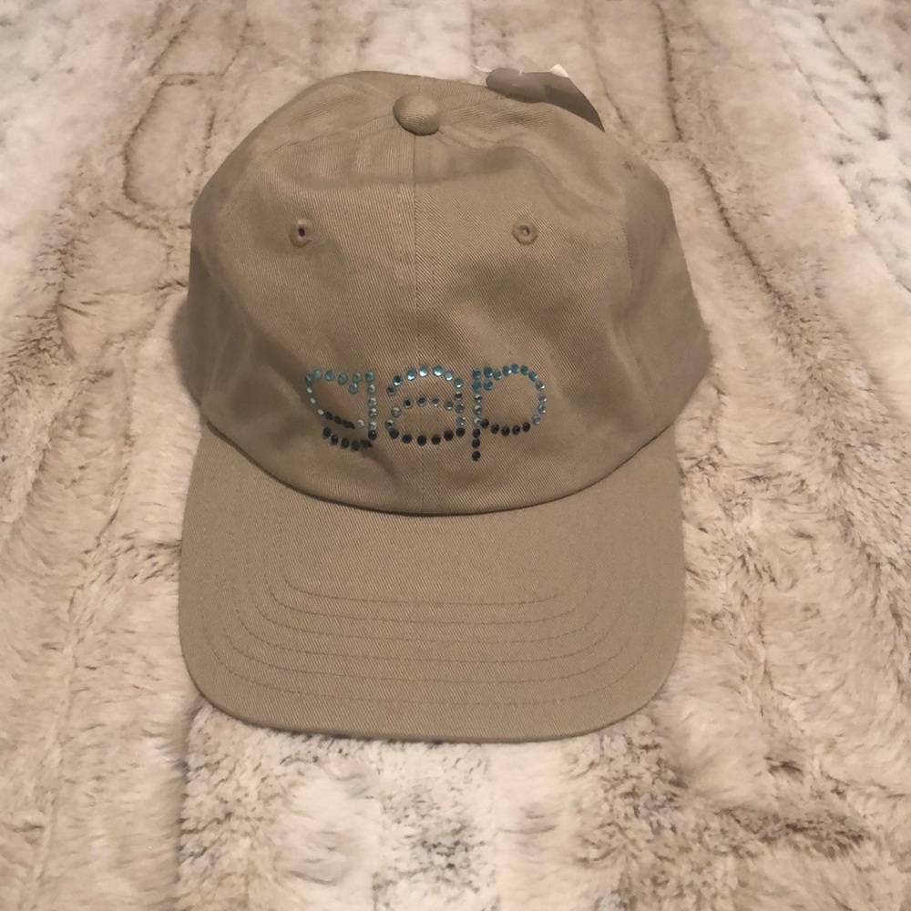 NWT GAP Embellished Cap 🧢